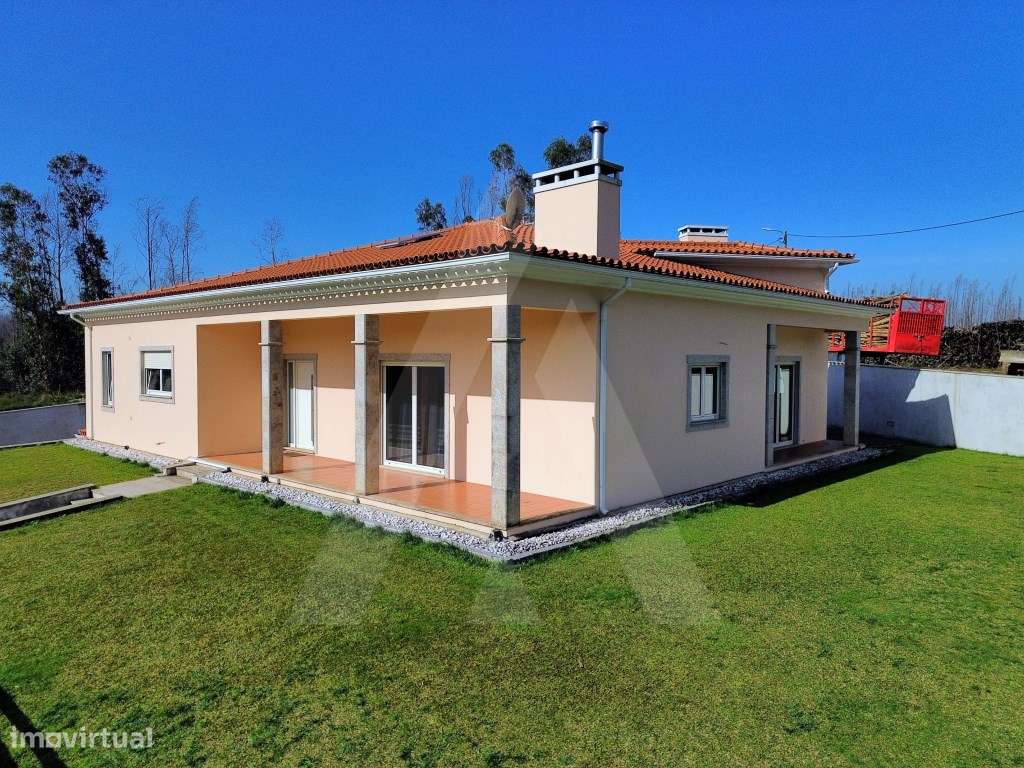 Moradia Isolada T3+1 em Soutelo - Macinhata do Vouga-2