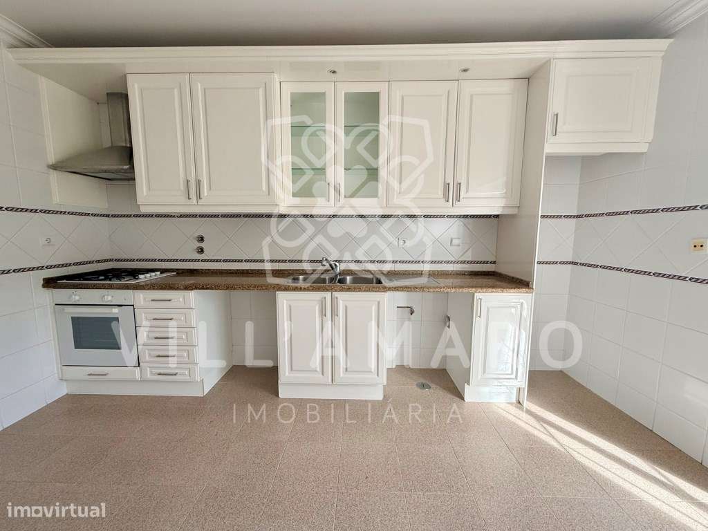 Apartamento T2 com Suíte, Varanda e Parqueamento - Malveira - Grande imagem: 2/31