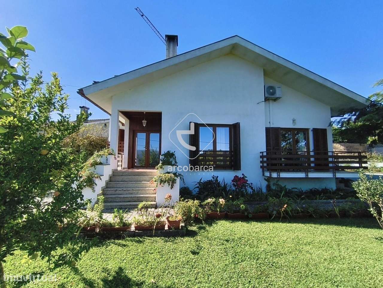 Moradia T3 terreno de 1.500 m2, apartº T1 independente e licença de AL-0