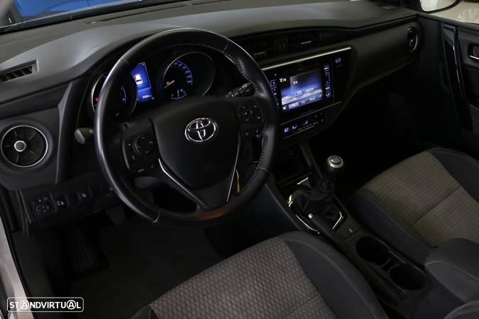 Toyota Auris 1.4 D-4D Com. +P.Techno+P.Sport - 2