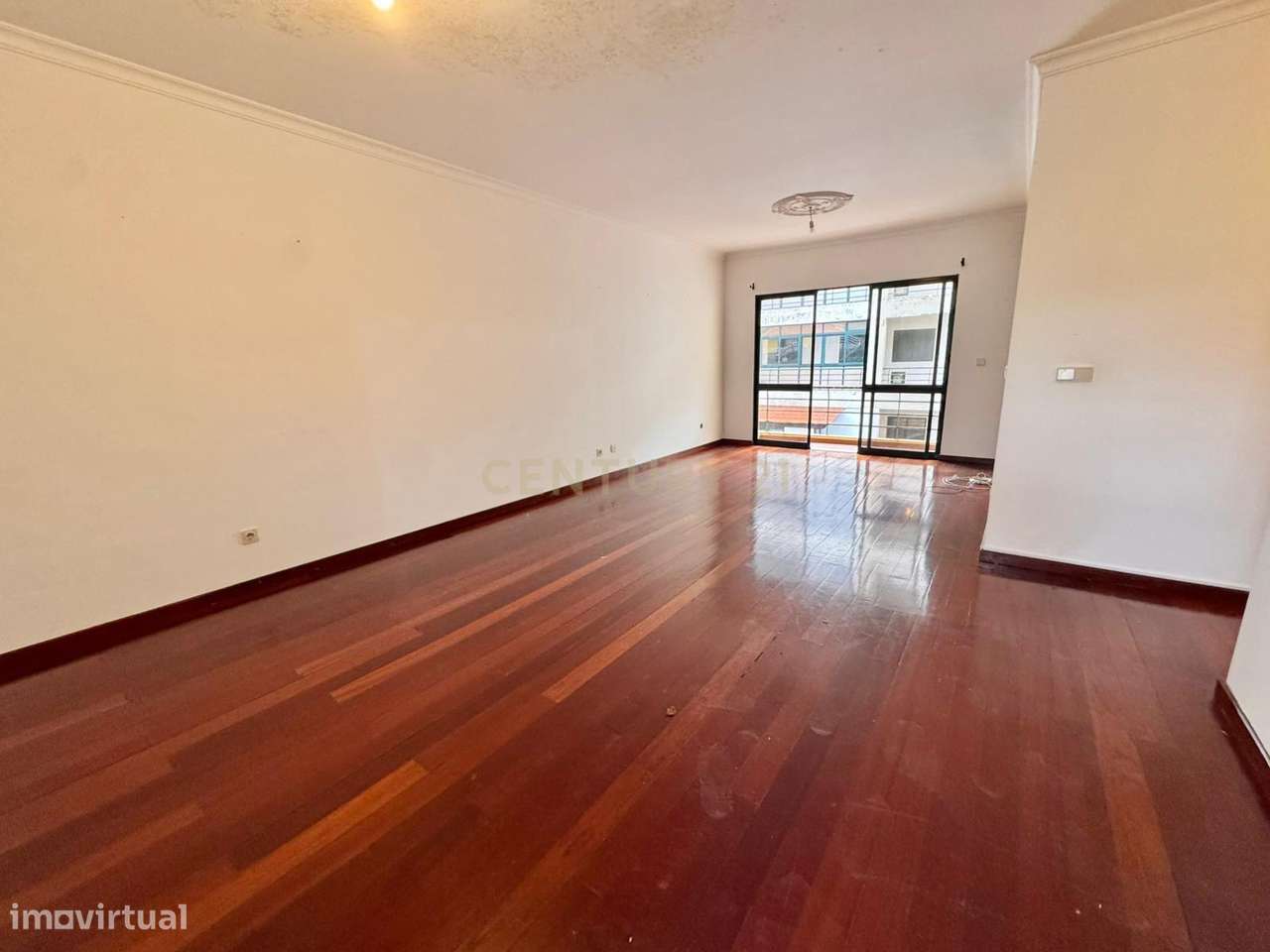 T2 com Garagem em Zona Tranquila de Santa Cruz – Madeira - Grande imagem: 3/21