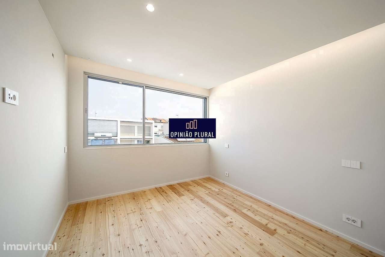 Moradia T4 Espaçosa com Escritório e Piscina Pronta a Habitar-11