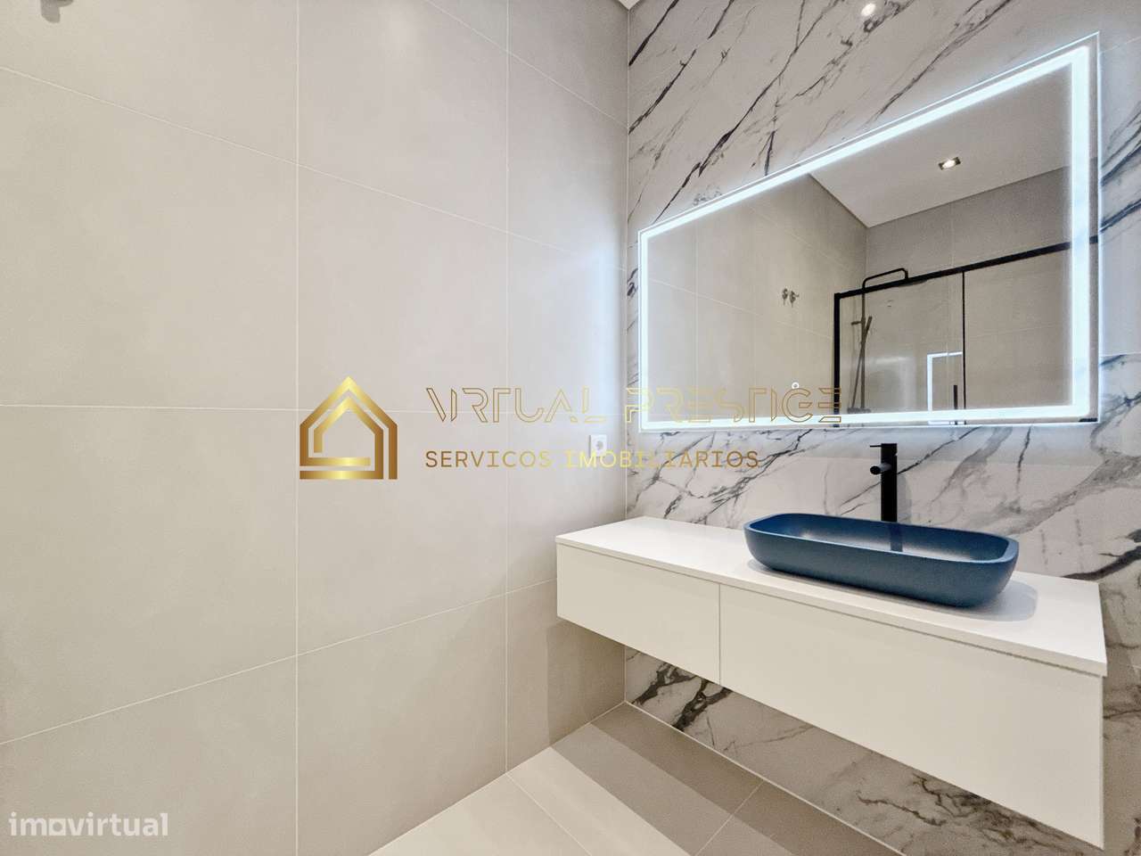 T3 Renovado com 2 Suites e Elevador na Almirante Reis-19