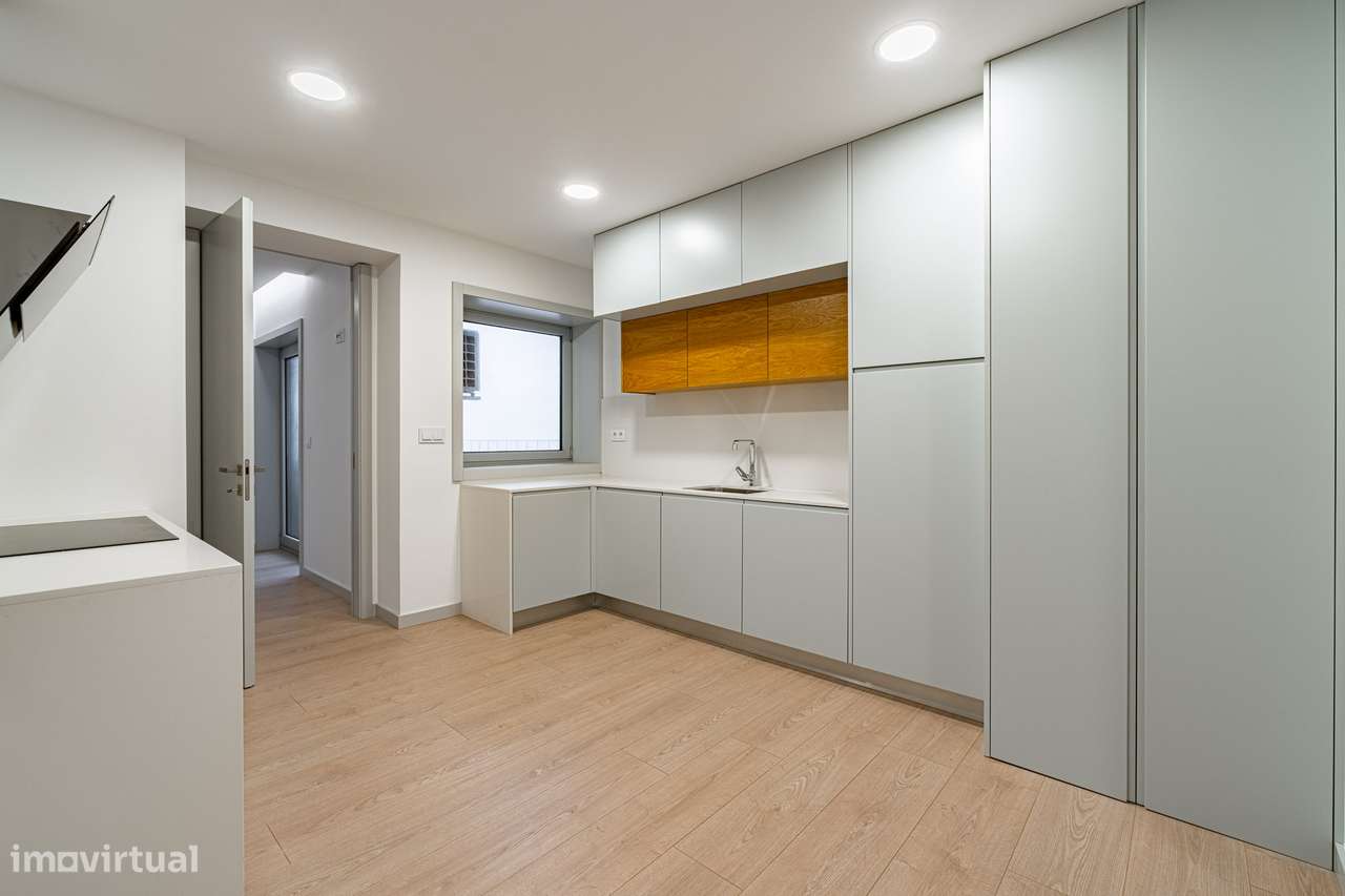 T4 amplo, 4 suites e estacionamento 4 carros – Marquês, Porto-13