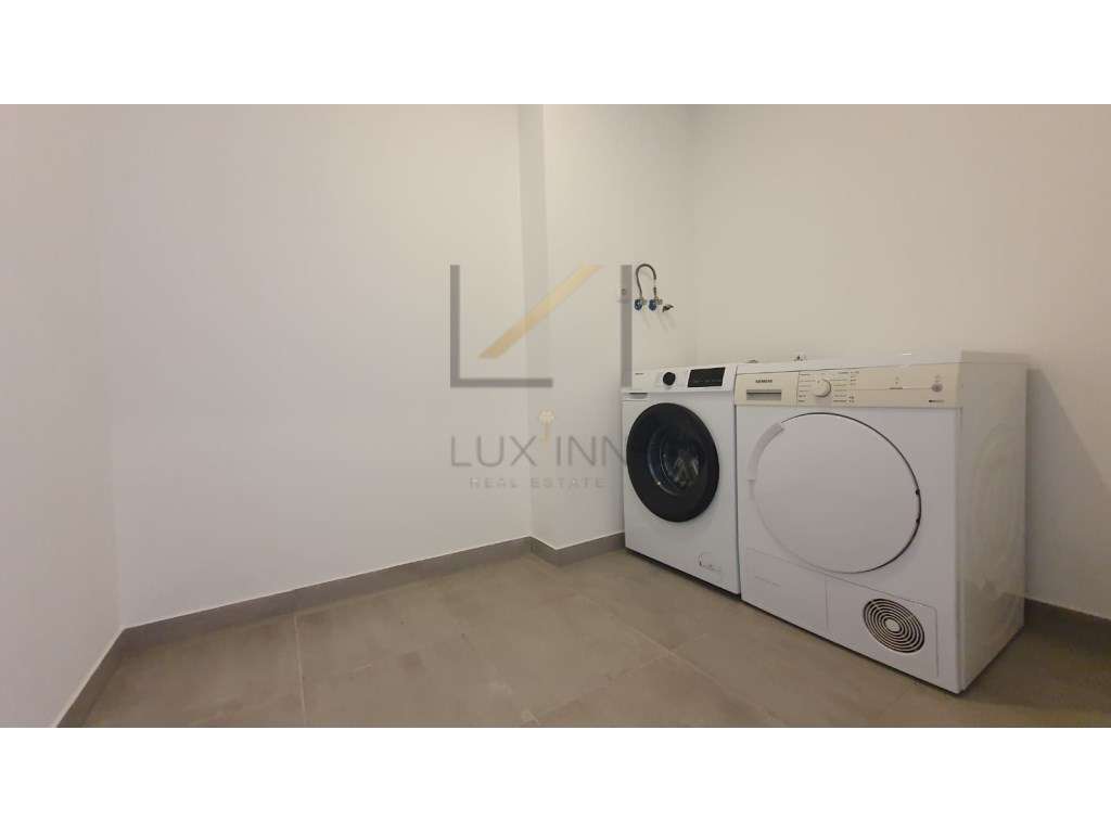 Apartamento T2, com varanda e arrecadação, Setúbal-9