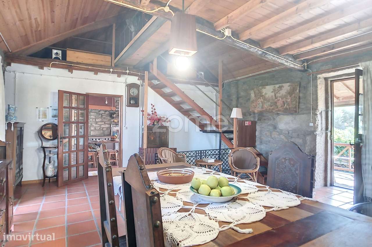 MORADIA T4 + T1 - Grande imagem: 4/17