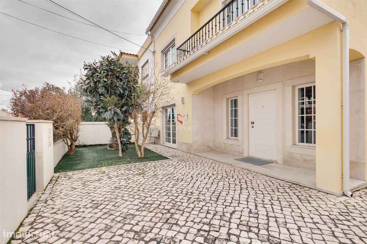 Moradia Premium T4 com Sótão, Ginásio, Garagem e Excelentes Áreas | Mo-51