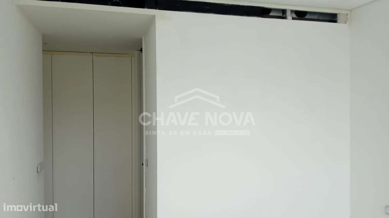 T2 Novo c/ Lugar de Garagem em Santa Marinha (VL8)-11