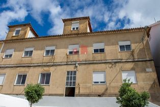 Apartamento T3 com quintal para remodelação na Malveira - Grande imagem: 2/22