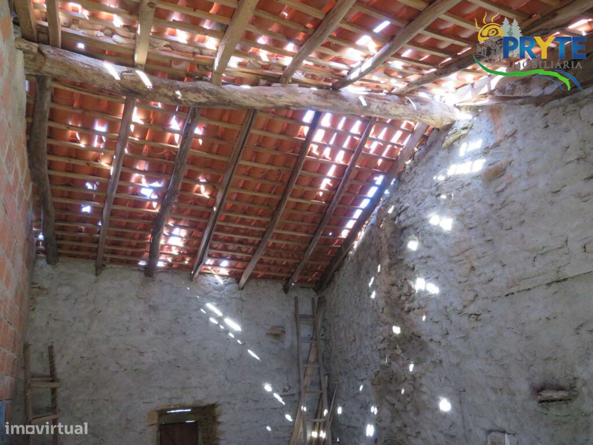 Refúgio minimalista em Sarzedas - A sua 'tiny hour' de pedra - Grande imagem: 5/15