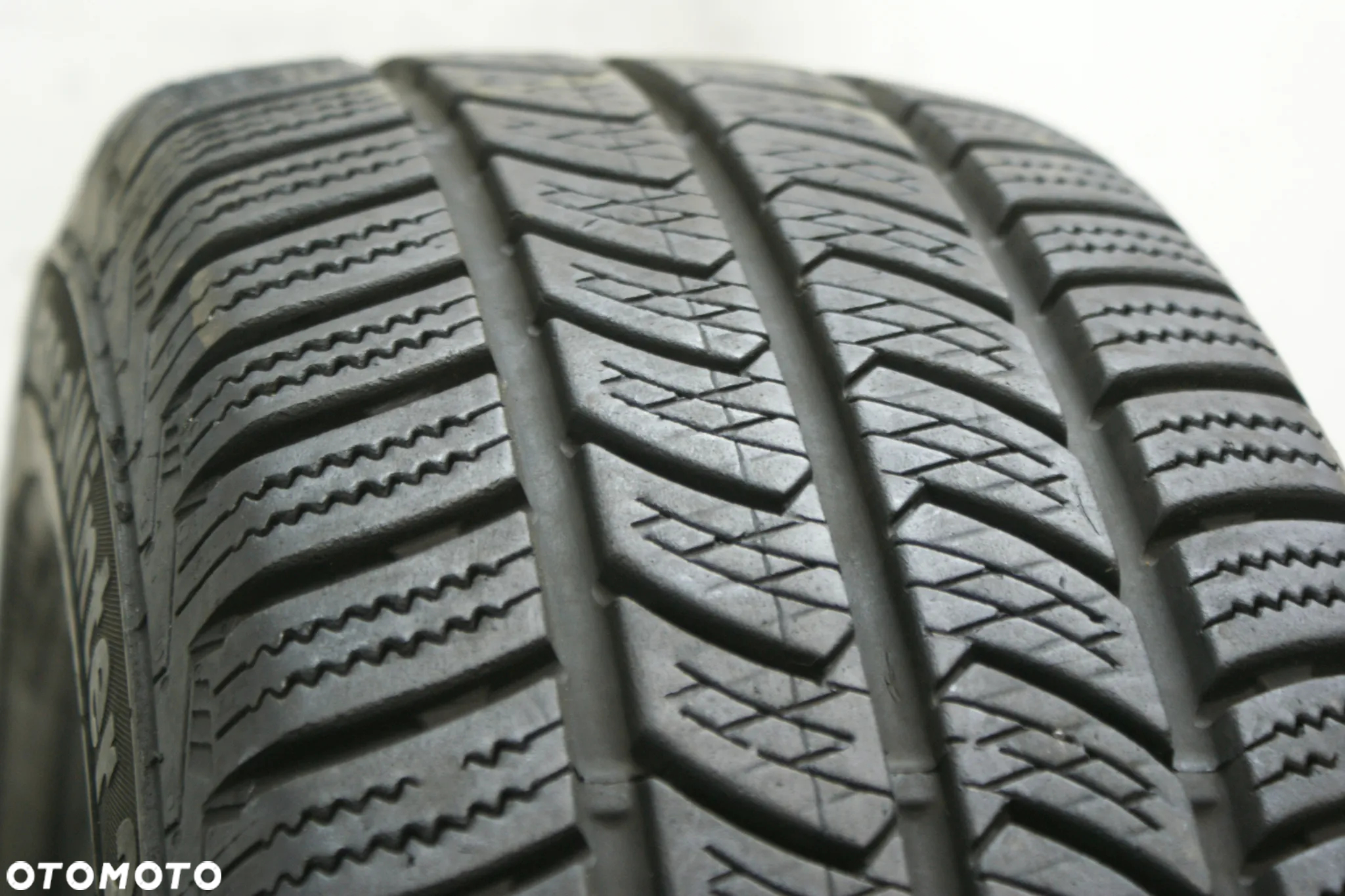 215/65R16C CONTINENTAL VANCOWINTER 2 , 8,3mm - 2