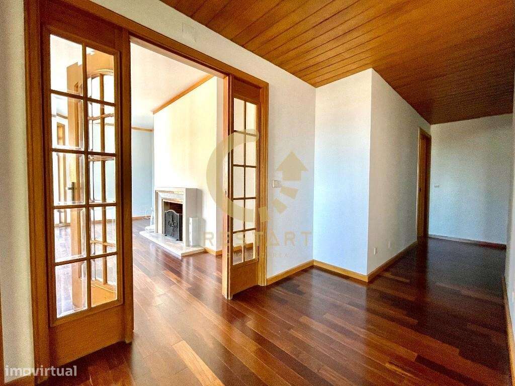 Arrendamento Apartamento T2 com Garagem, Arrumos e Varanda – Centro de - Grande imagem: 5/25