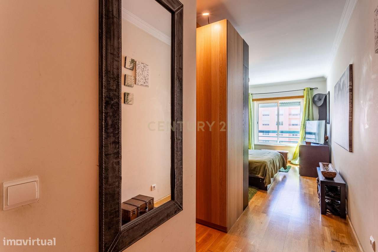 T2 com varanda, arrecadação e lugar de garagem – Rua São Bento Menni,-17