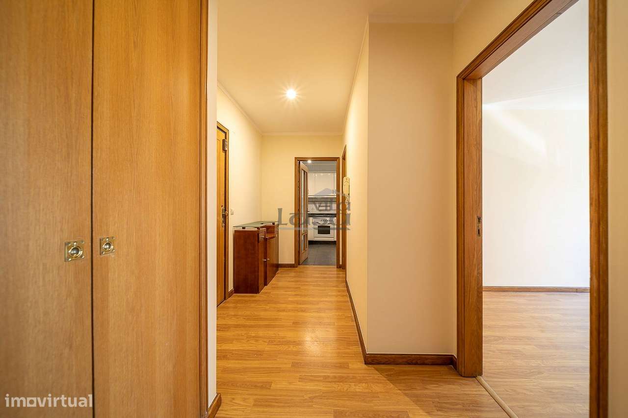 T2 em Seixezelo V.N. de Gaia. com lugar de garagem e arrumos.-19