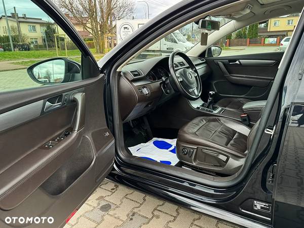 Volkswagen Passat 2.0 TDI Highline - 23