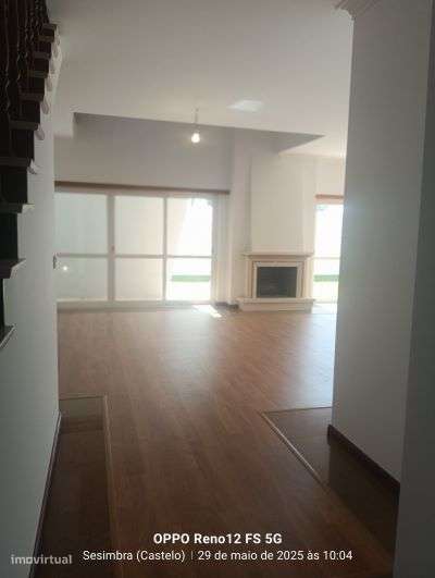 Moradia T4, localizada na zona da Cotovia, em Sesimbra-26