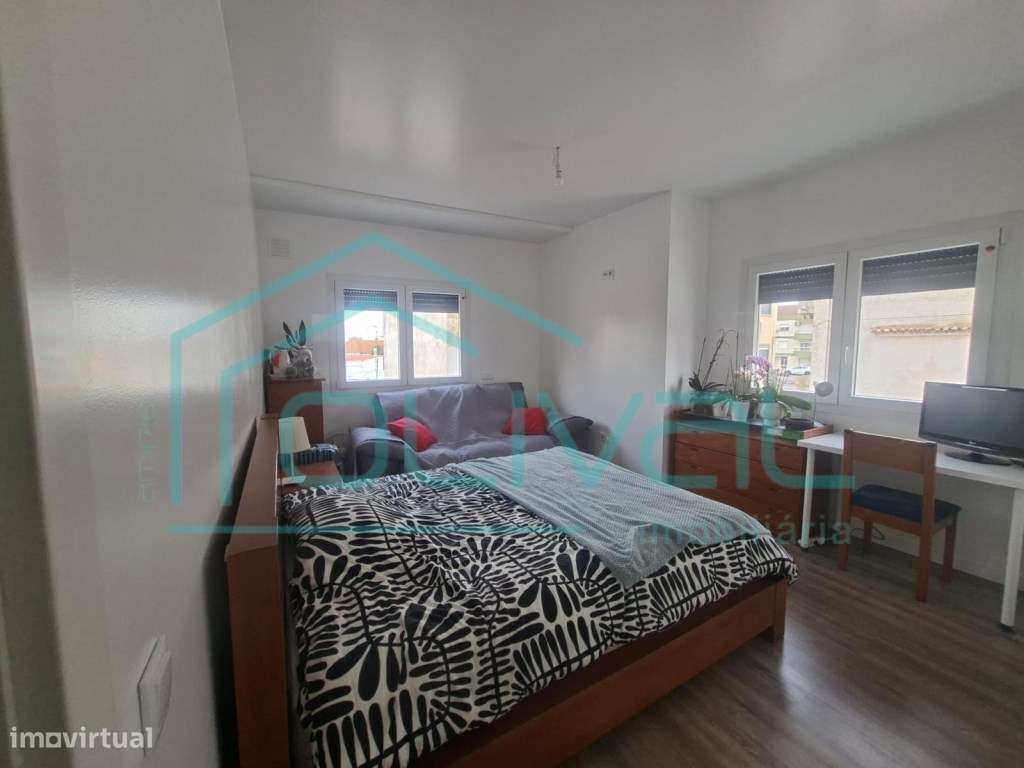 Apartamento T3 com Excelente Áreas-24