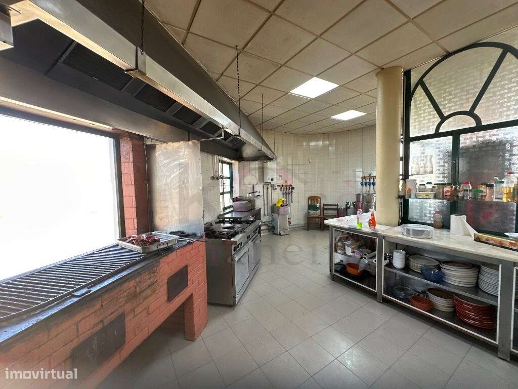 Prédio a venda com restaurante e habitação, à venda em SInes-11