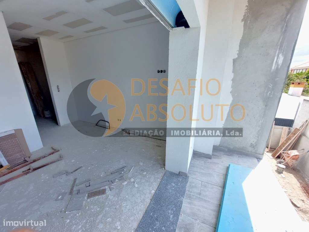Moradia Geminada Duplex T3. Redondos, Fernão Ferro-23