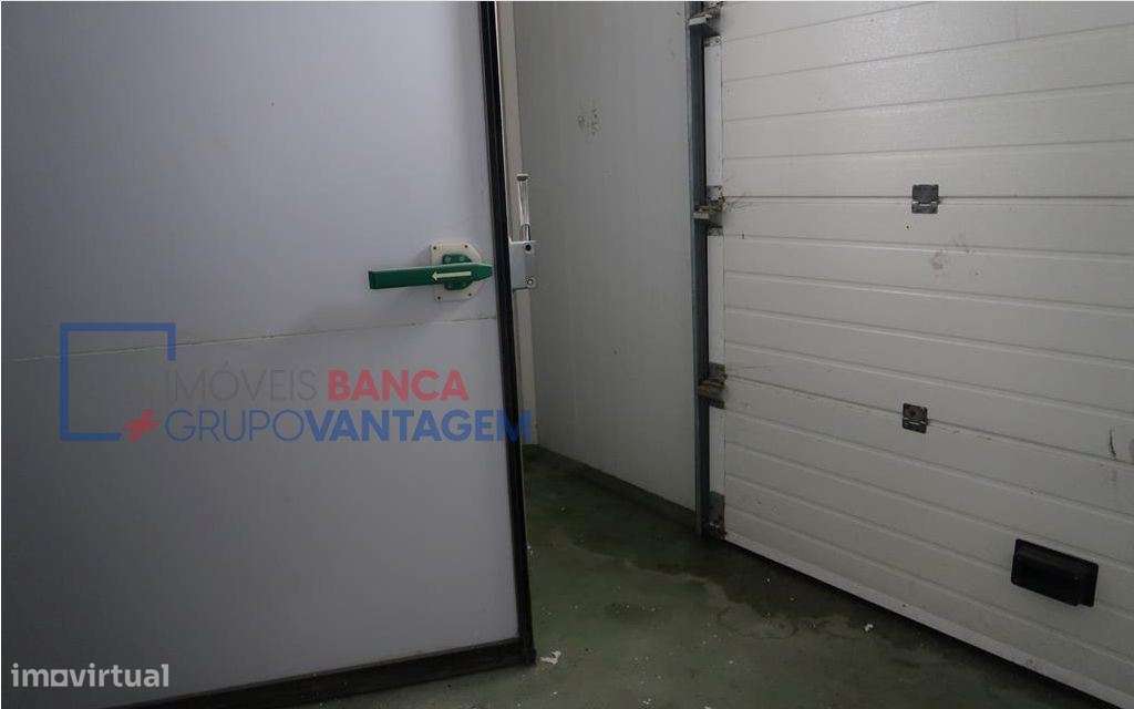 Armazém de 348m², destinado a atividade industrial, com 2 pisos e l... - Grande imagem: 4/10