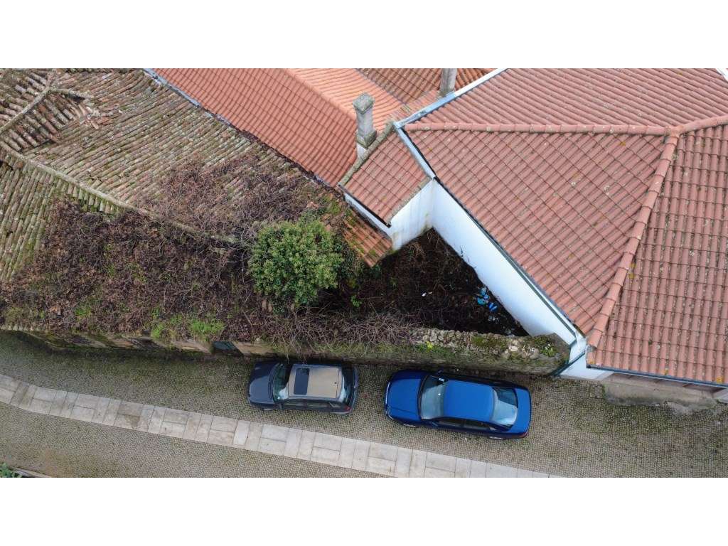 CASA PARA RECUPERAR NO C. HISTÓRICO DE VILA FLOR | BRAGANÇA-13