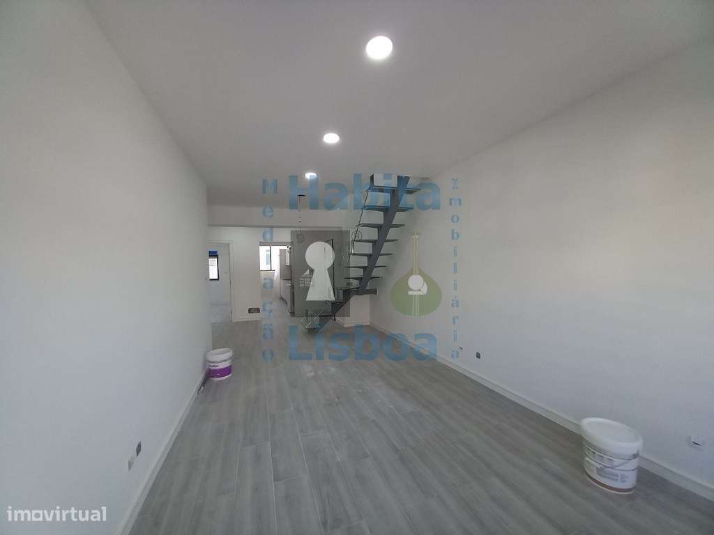 Duplex T3 Com Terraço junto à Praia Costa da Caparica-30
