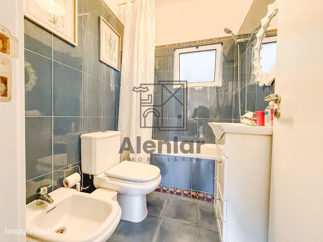 Moradia Espaçosa e Bem Localizada no Centro de Alenquer-16