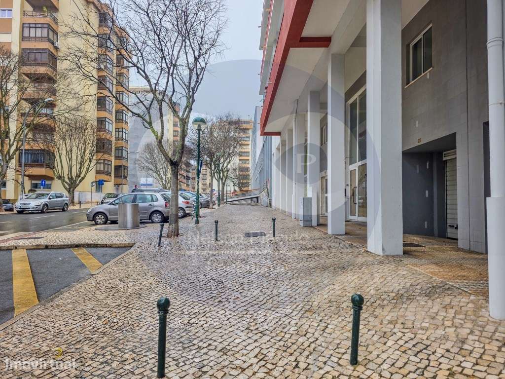 T2 com Cozinha Equipada, Varanda, 2 WC's, 3 Roupeiros embutidos e G...-29