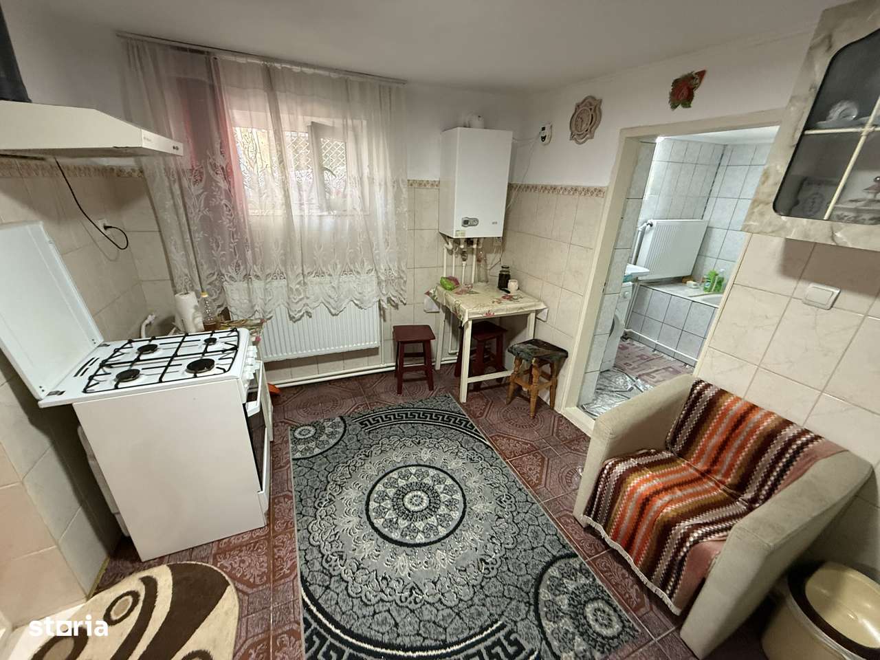 Casa de vanzare, la strada-6