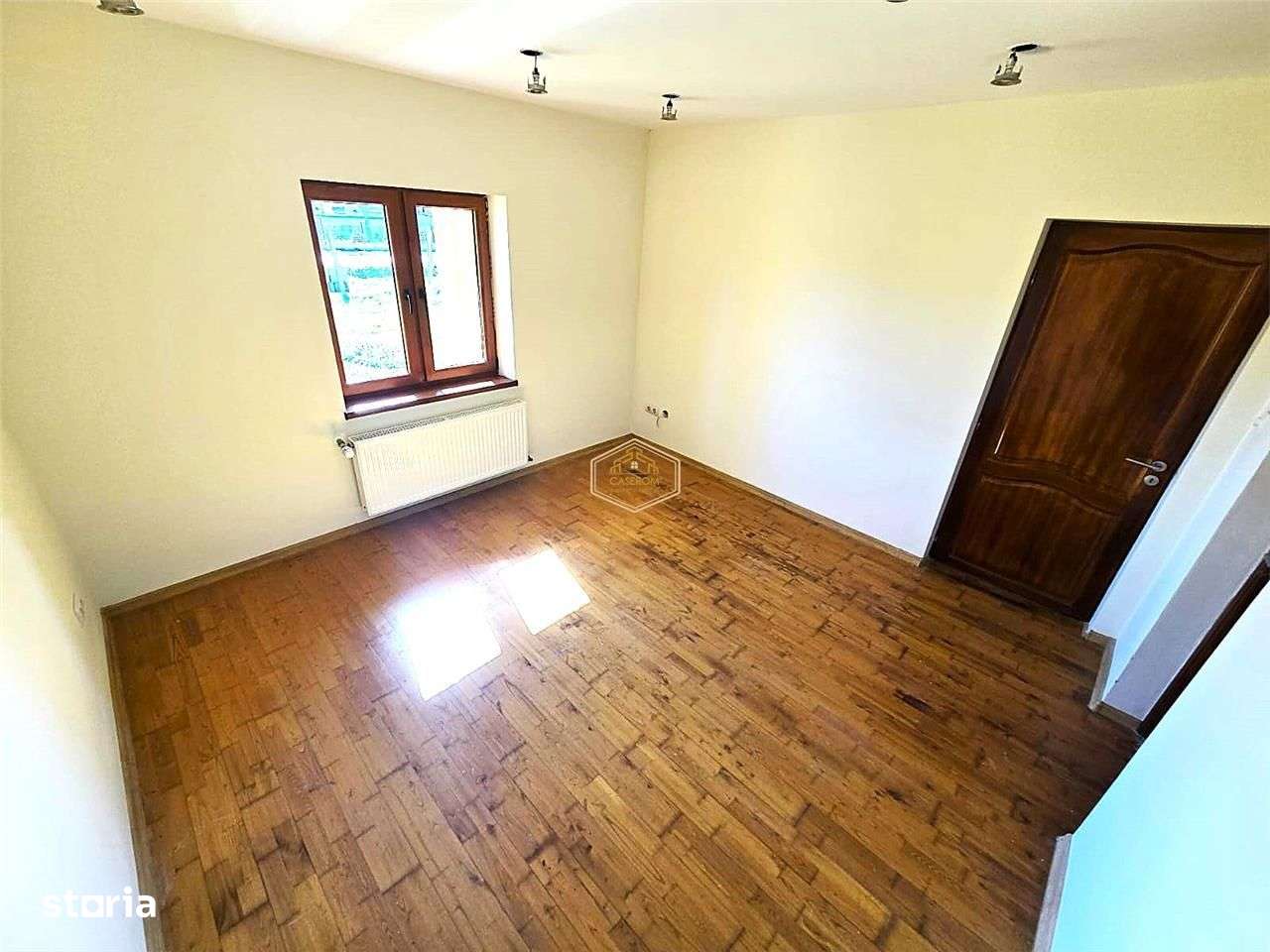 Video|Casa spatioasa cu 4 dormitoare + garaj si anexe | Teren 1.000 mp-9