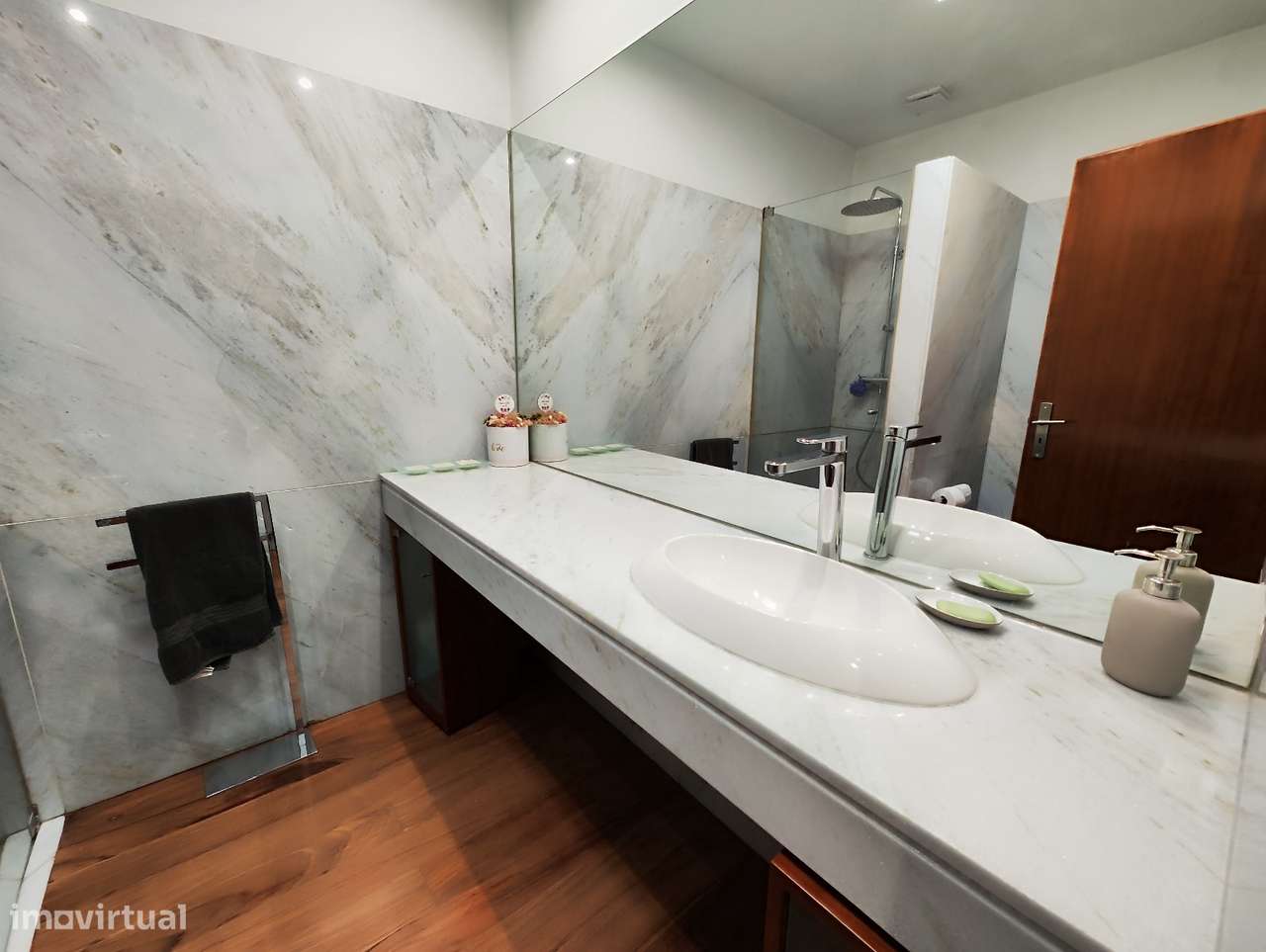 Vende-se moradia de luxo-17