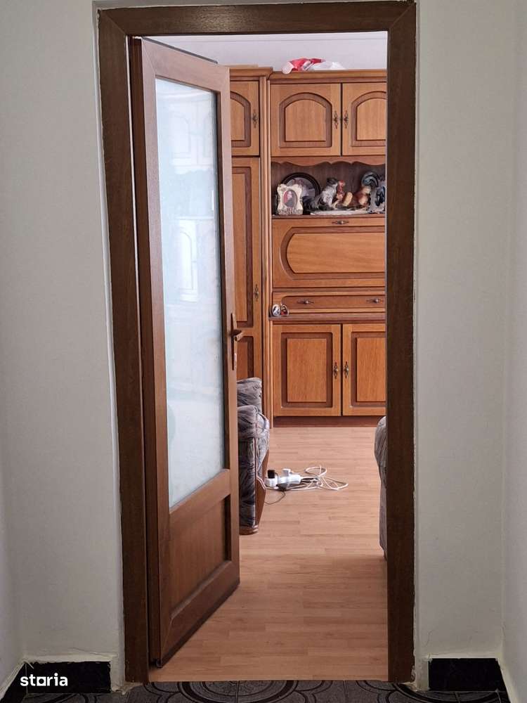 Colentina - Doamna Ghica, bloc 1990, etaj 1-5