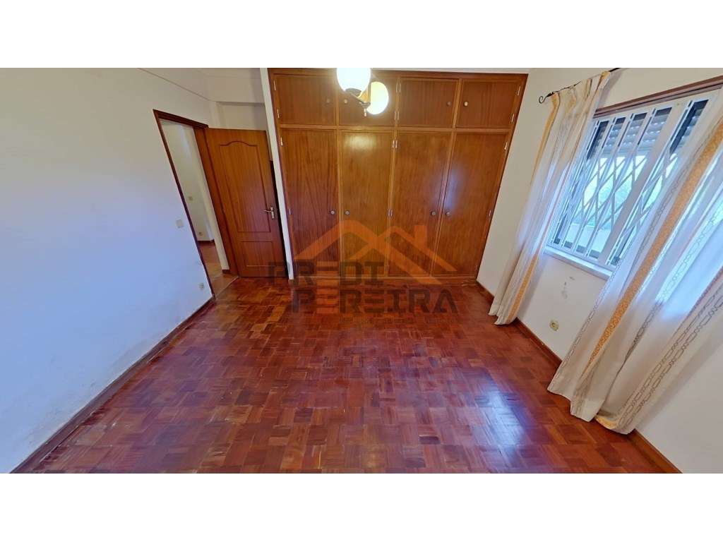 Situada em São João das Lampas, moradia T3 com terreno.-15
