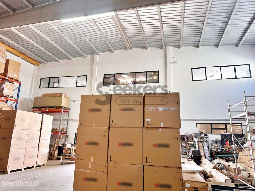 Armazém e escritório no Centro Empresarial Sintra Estoril com 1200 m2 - Grande imagem: 4/18