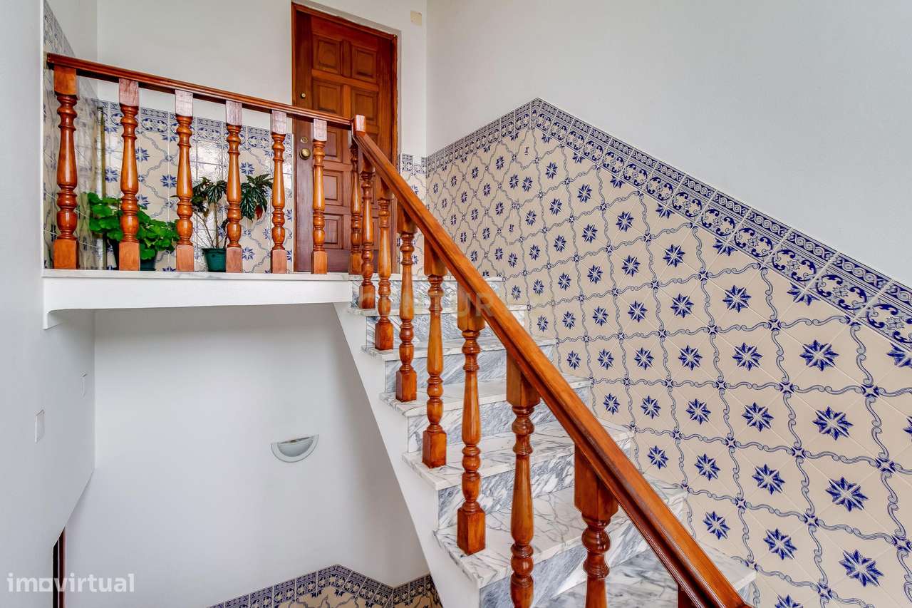 Prédio com 2 apartamentos+garagem+terreno-23