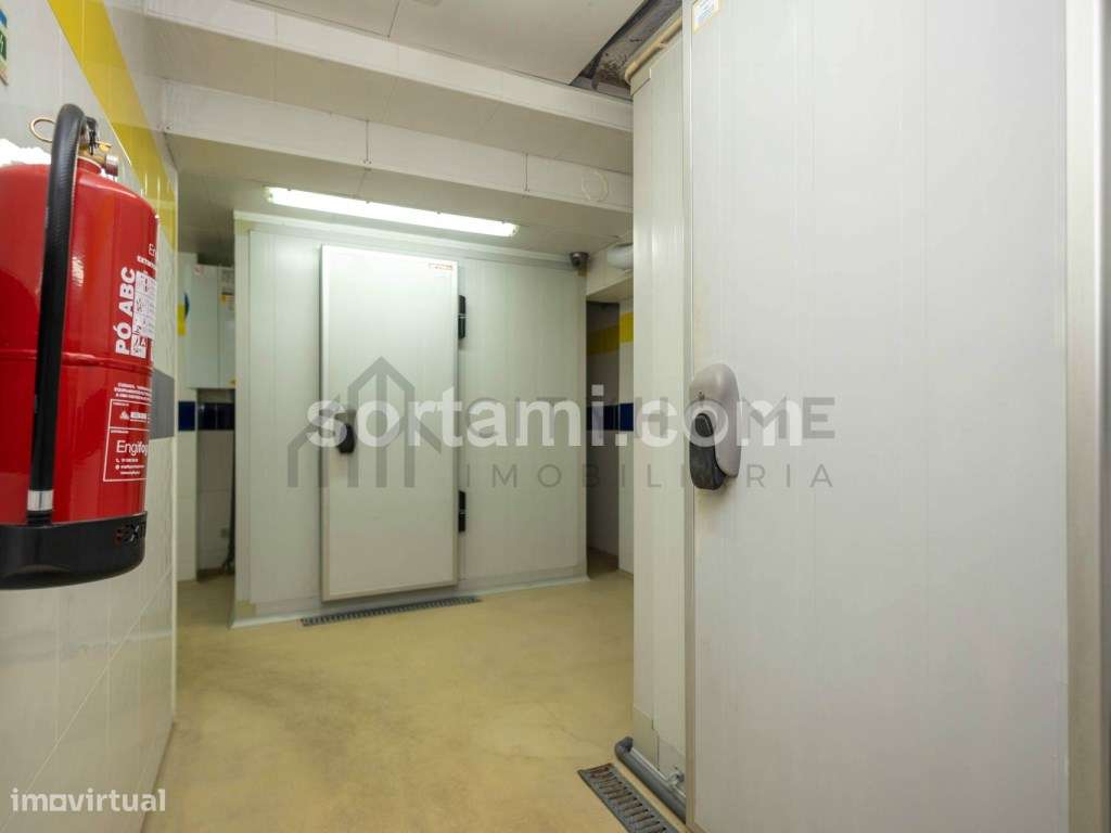 Espaço Comercial de 425m² no Coração de Faro-39