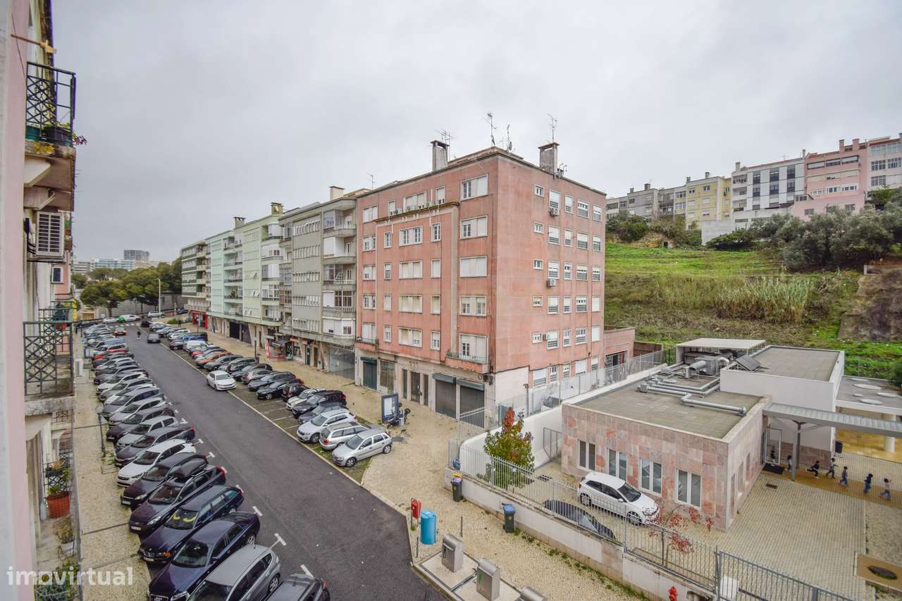T3 Renovado | Luminosidade Natural | Localização Premium na Alameda /-32