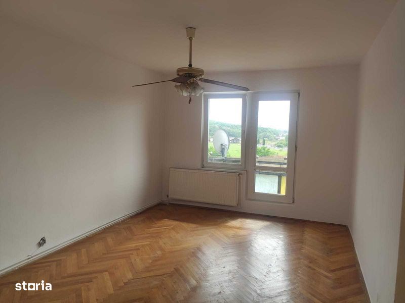 Vând apartament cu 2 camere în Sângeorgiu de Mureș