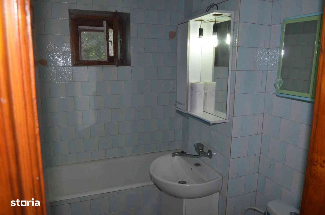 4 Camere Calea București, Piata Centrala din Craiova.-7