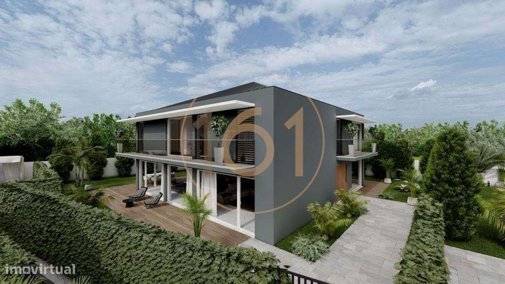 Excelente moradia T3 de 4 frentes em zona nobre de Leça da Palmeira-43