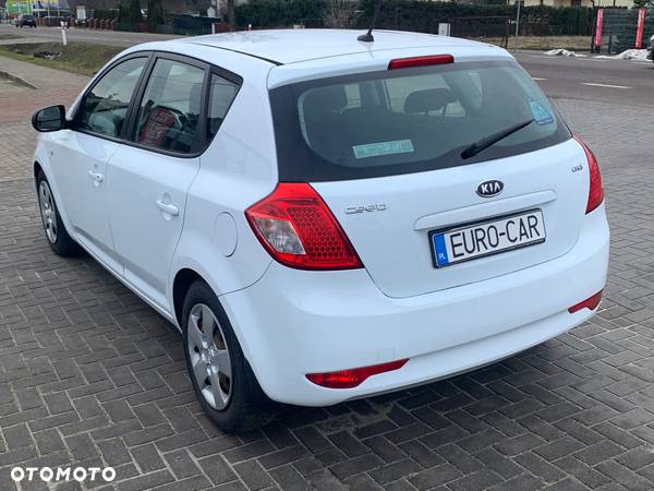 Kia Ceed - 4