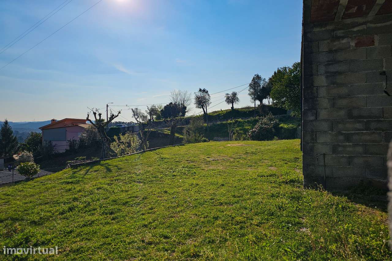 MORADIA INDIVIDUAL NUM TERRENO COM 1.300M2 - FRADES, PÓVOA DE LANHOSO - Grande imagem: 5/33