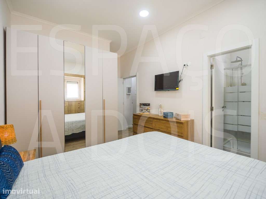 Amadora Centro | T3 Remodelado com 2 Suites e um Fantástico Logrado...-38