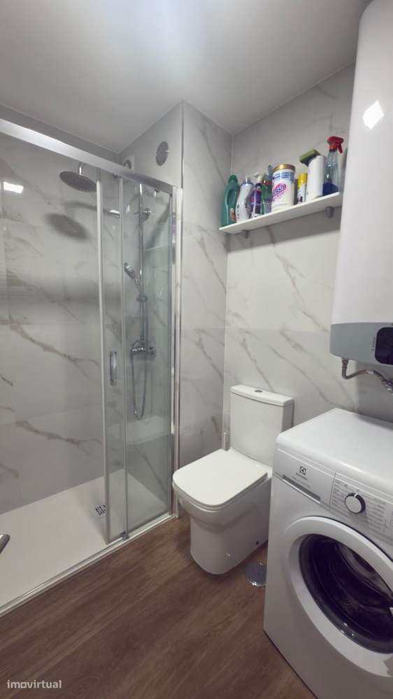 APARTAMENTO T1 kitchenette remodelado, junto à praia. Vistas de mar-12