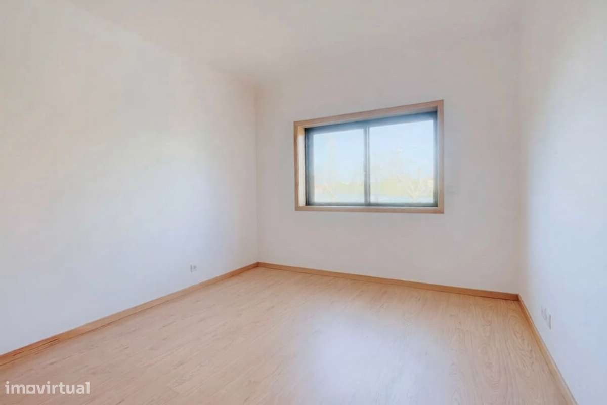 T2 Renovado Excelente Luminosidade, Varandas e Acabamentos Modernos-5