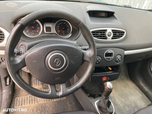 Dezmembrez Renault Clio 3 1.2i 2007 - 7