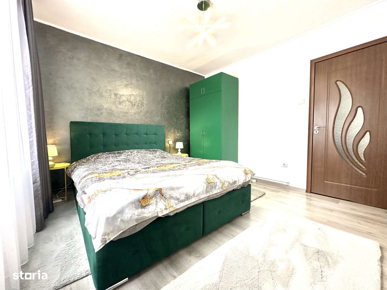 Vânzare apartament 3 camere mobilat,  parcare inclusă , Cartier Noua-1