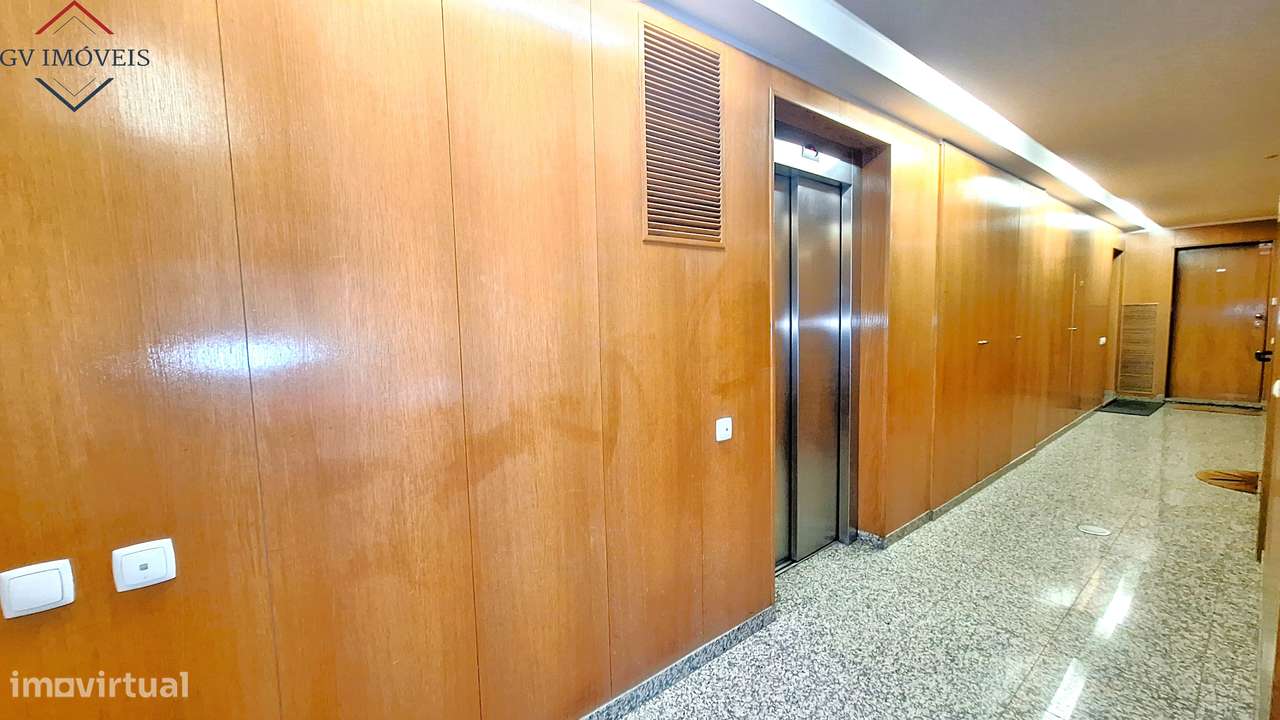 Excelente T1+1  Rua John Whitehead-25