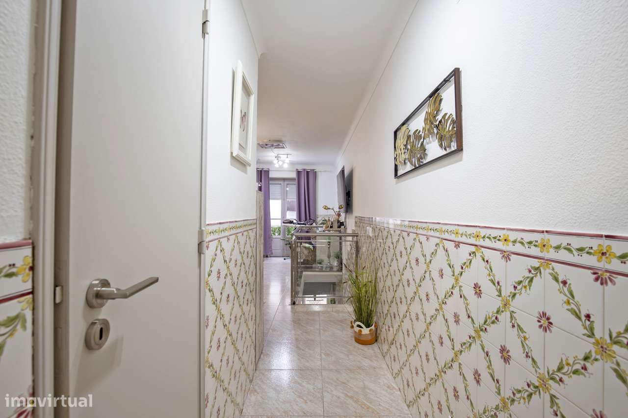 Prédio T2 na vila de Sesimbra a poucos metros da praia-12