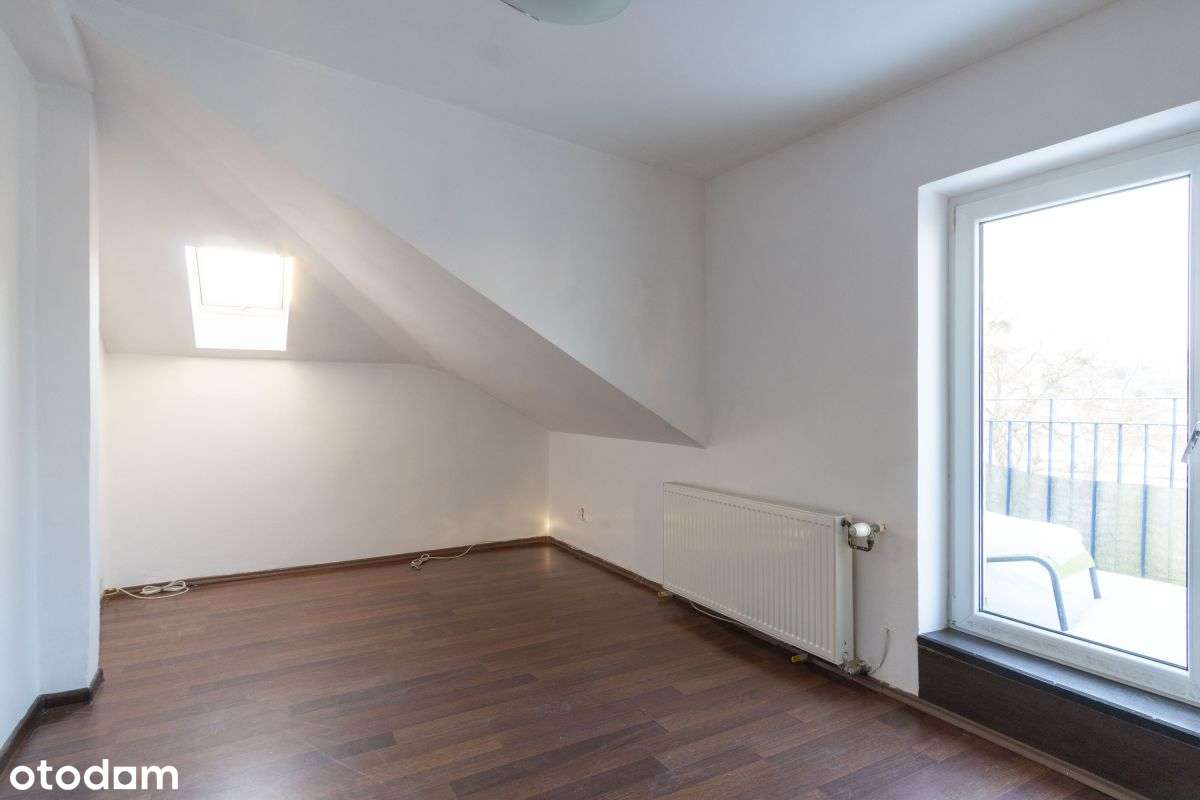 Mieszkanie na poddaszu z balkonem + m. postojowym!-5